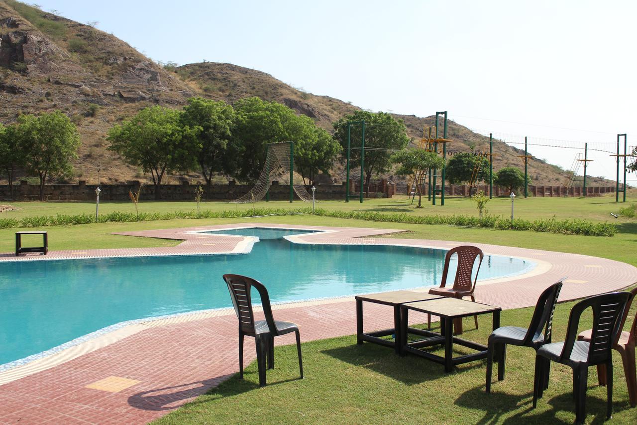 Raj Mahal Resort & Spa Neemrana Buitenkant foto